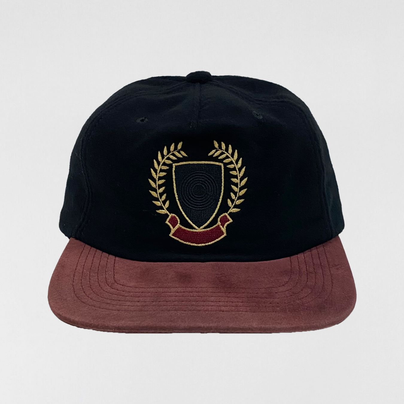 帽子 YEEZY SEASON 5 6PANEL CAP Yeezy Season 5 Runway Embroidered Crest Hat In Suede | Paris Saint
